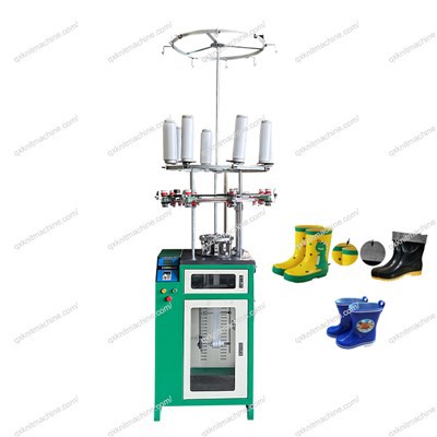 Wasserdichte PVC-Regenstiefel im Innenfutter der Stoffmaschine